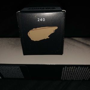 Fenty Beauty Makeup - Fenty Pro Filt’r 240 Fenty Beauty Makeup - Fenty Pro Filt’r 240